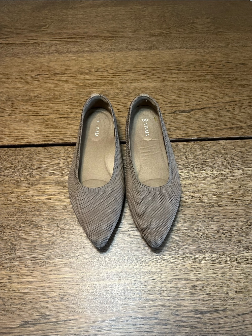 Vivaia Pointed-Toe Ballet Flats Taupe EU 43/US 11
